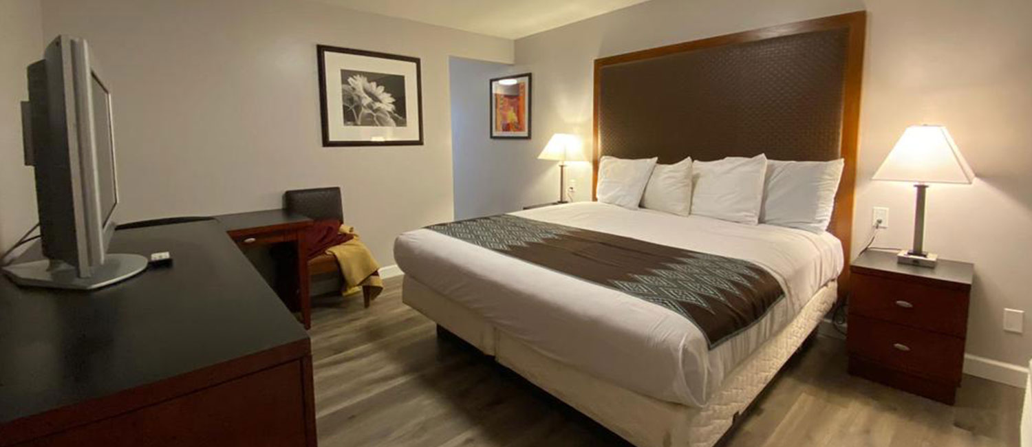 ENJOY COMFORTABLE ROOMS & MODERN AMENITIES
	 IN THE HEART OF SANTA MARIA
