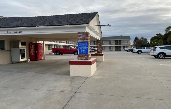 Welcome To Colonial Motel - Exterior View 