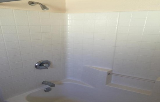 Welcome To Colonial Motel - Private Bathroom